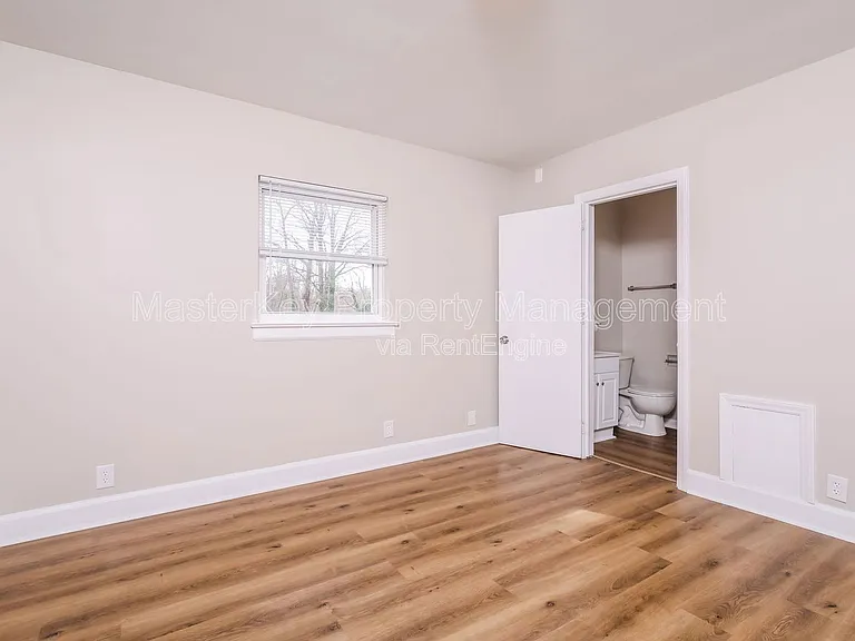 208 E Geer St #B — Photo 9