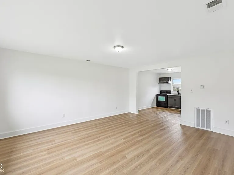 2126 N Kenyon St — Photo 6