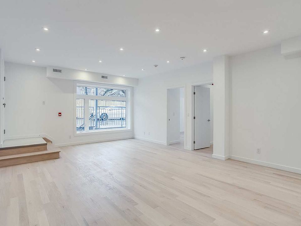 2nd image of 353 Oakwood Ave #2