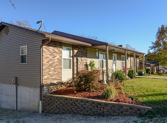 3rd image of 3927 Greenbrier Dr