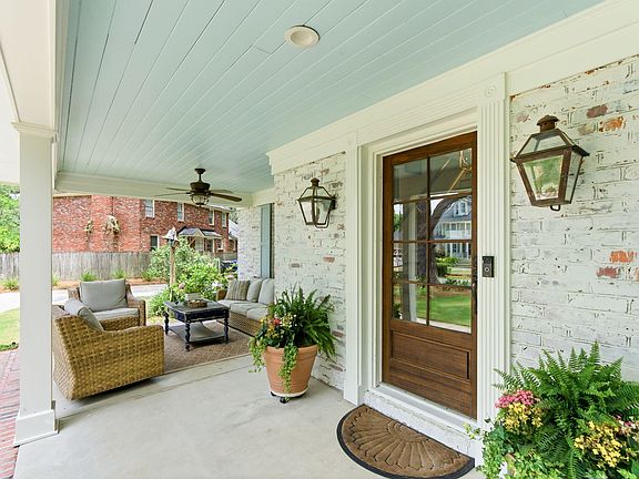 5th image of 972 Equestrian Dr