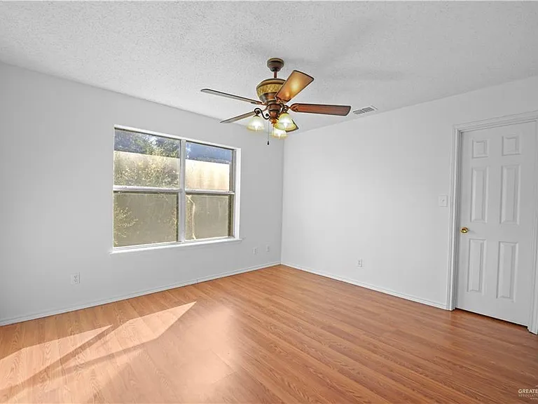 209 San Ignacio Ave — Photo 15