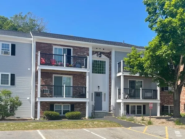 2 Chapel Hill Dr APT 8, Plymouth, MA 02360