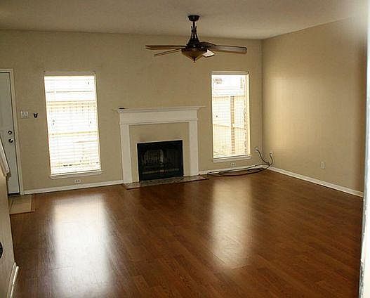 2nd image of 2914 Holly Hall St