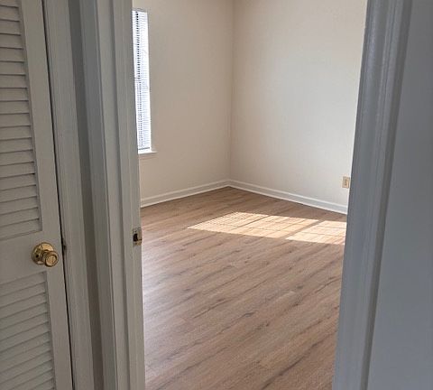 4th image of 509 Oakwood Ave #9