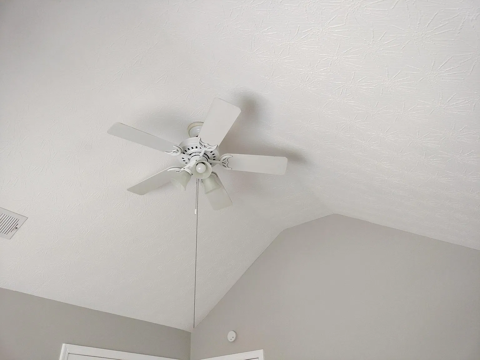 4 bed, 2200 sqft, $2,450 — Photo 4