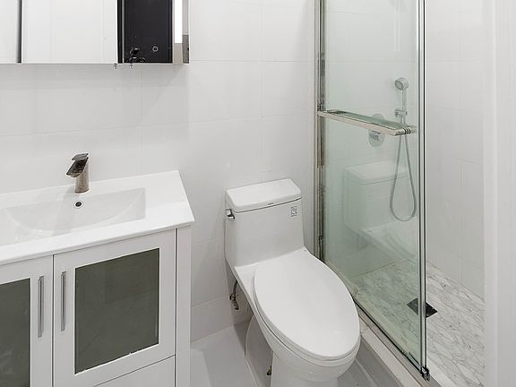 5th image of 542 Chauncey St #2R