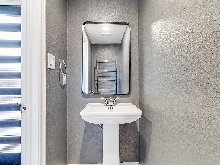 3121 Rutz St — Photo 11