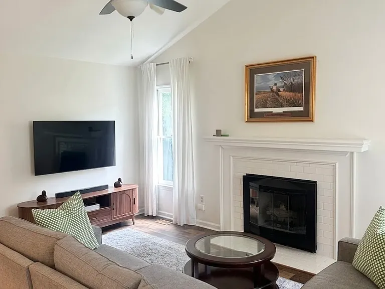 2901 Bannf Ct — Photo 3