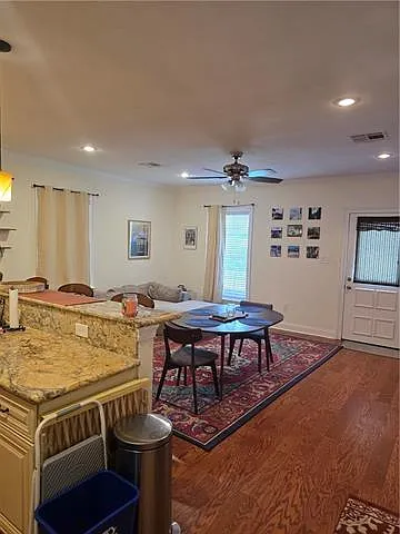 3 bed, 2.0 bath, 1406 sqft, $2,100 — Photo 4