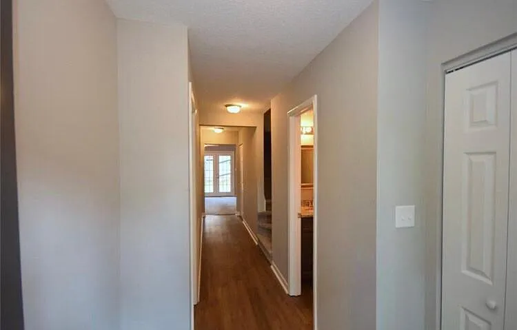 1015 Turtle Rock Ln — Photo 2