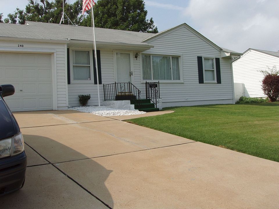 1st image of 240 Saint Nicholas Ln
