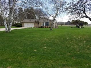 914 Horns Corners Rd, Cedarburg, WI 53012