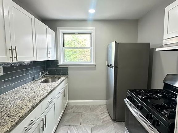 3rd image of 139 Halsted St