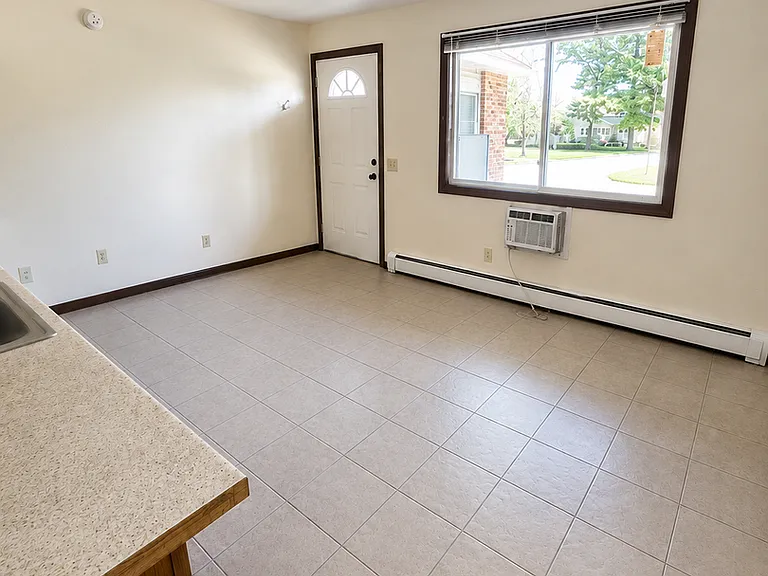 535 N Main St #3 — Photo 1