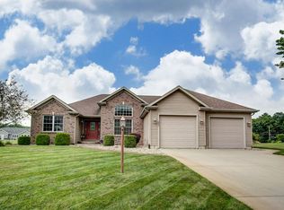 858 E Hawthorn Dr, Warsaw, IN 46582