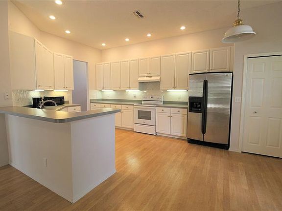 4th image of 4930 Oldham St