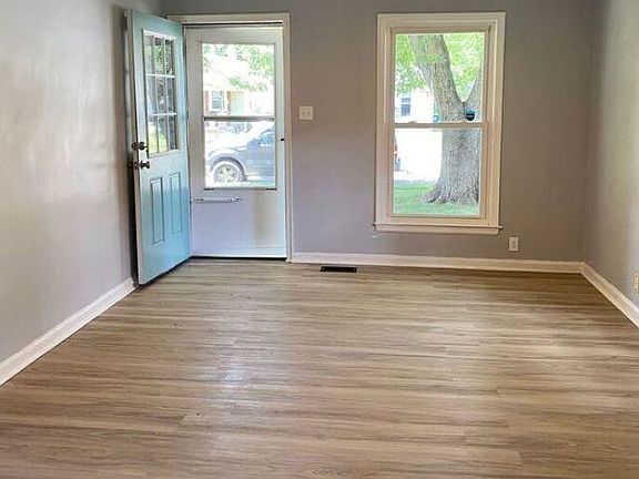 5th image of 4843 Caroline Ave