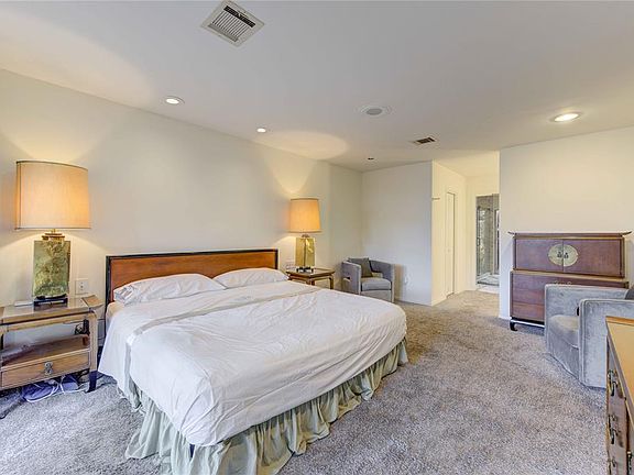 5th image of 8815 Manhattan Dr