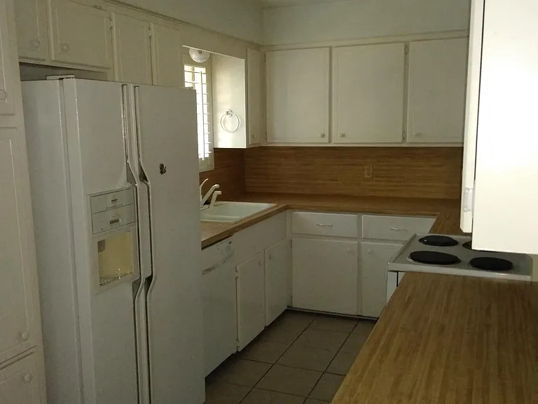 904 Elm St — Photo 8