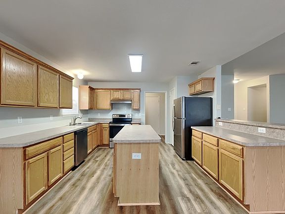3rd image of 106 Chesterfield Cir