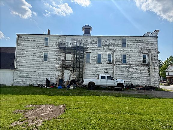 5th image of 1696 Albany St