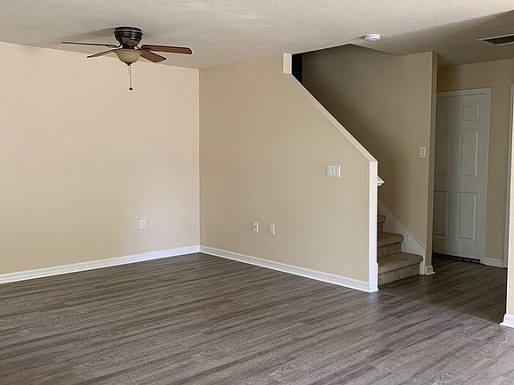 3rd image of 2903 Birchcreek Dr