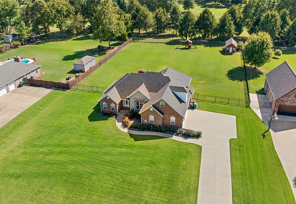 1st image of 2408 Marylane Dr