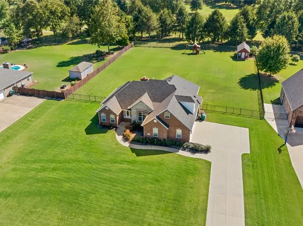 2408 Marylane Dr, Rogers, AR 72756