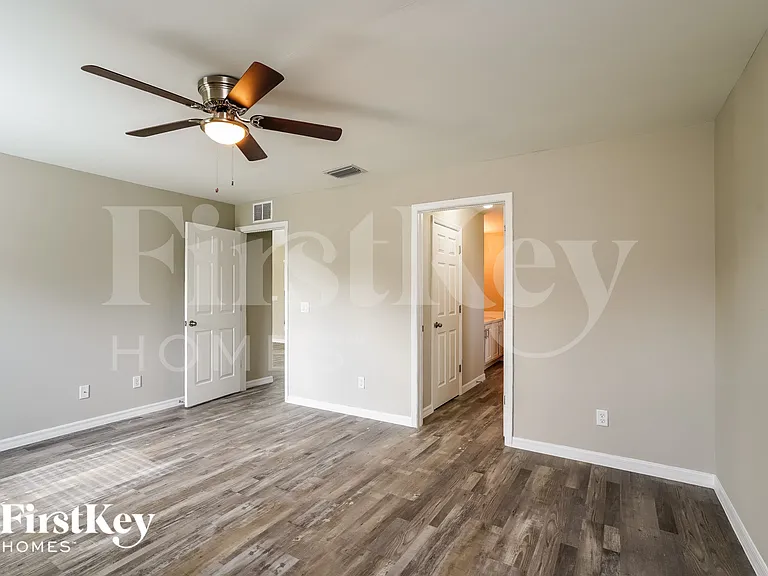 755 Puccini Ave S — Photo 8