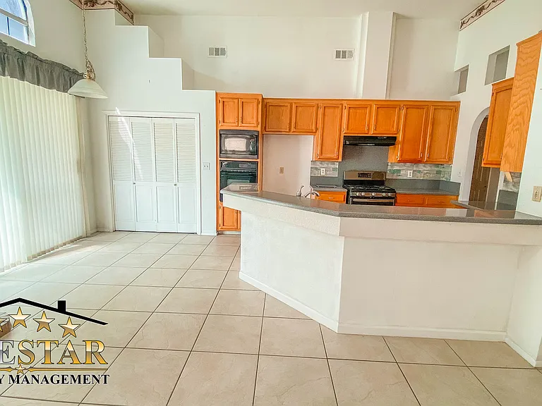 8501 Tamworth St — Photo 11
