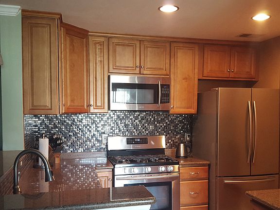 2nd image of 208 Redland Blvd Unit H