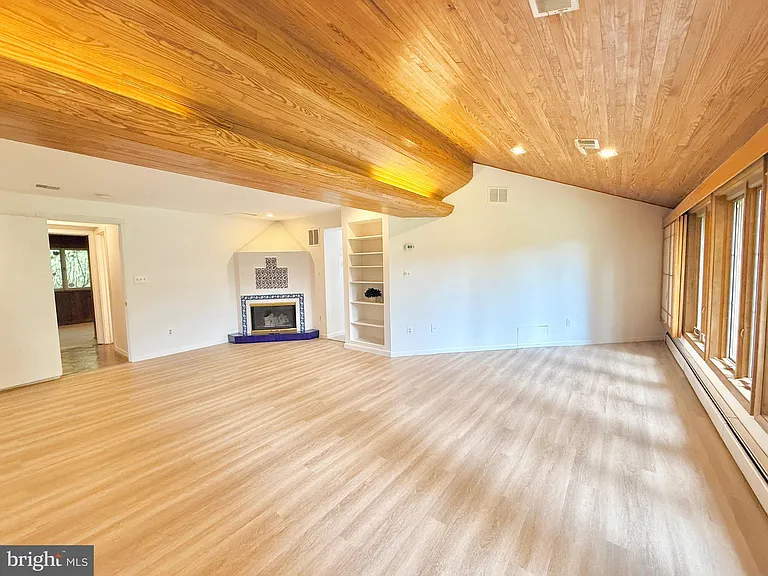 6819 Selkirk Dr — Photo 42