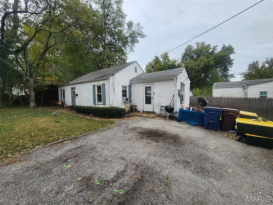 2nd image of 3294 W Tennyson Ave