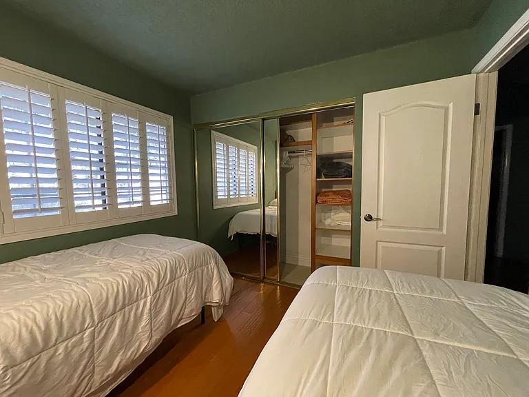 Middle Bedroom