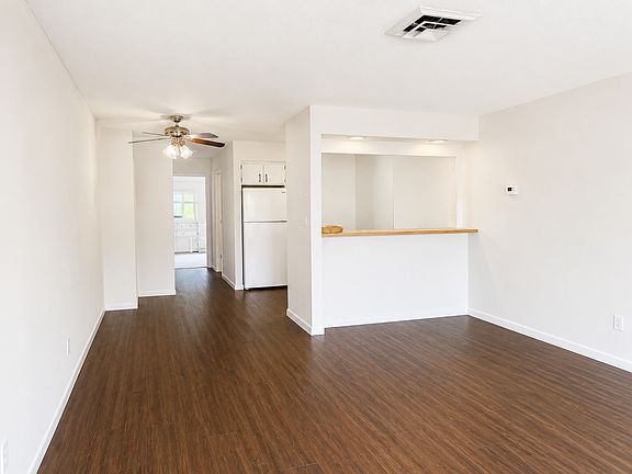 3rd image of 991 Clock Tower Dr APT A
