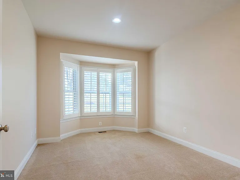15316 Admiral Baker Cir — Photo 36