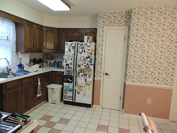 5th image of 1570 Alpen Ln