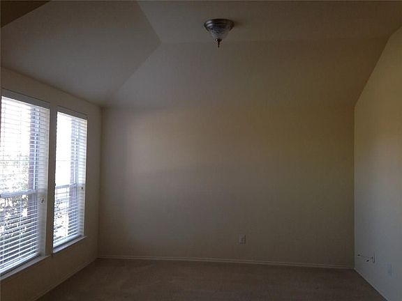 4th image of 5109 Buckthorn Dr