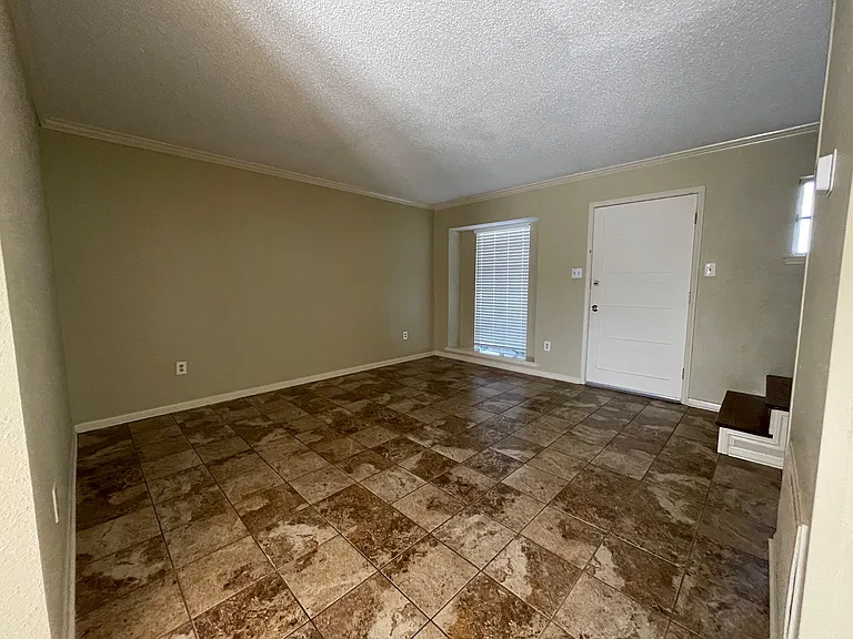 200 S Anderson St #3 — Photo 4