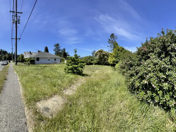 2040 Harrison St, North Bend, OR 97459