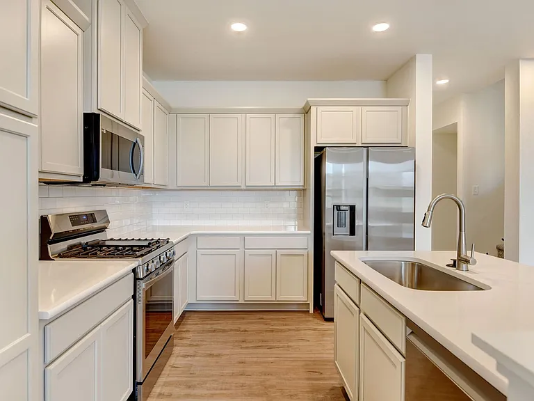 4954 Denys Dr — Photo 11