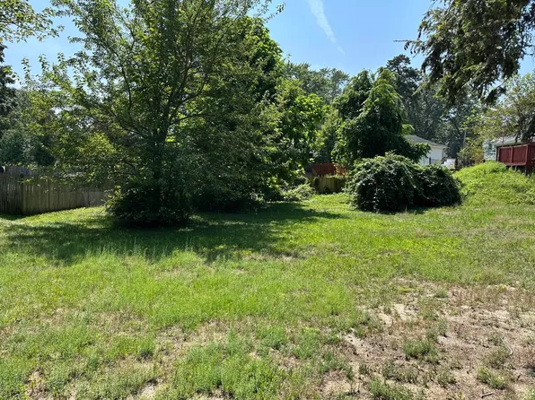 30 Carver St, Springfield, MA 01108