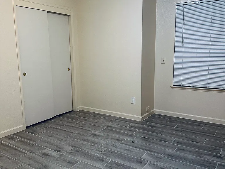 1270 Hawthorn St — Photo 15