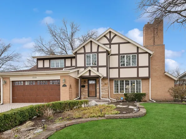 1310 W Francis Dr, Arlington Heights, IL 60005