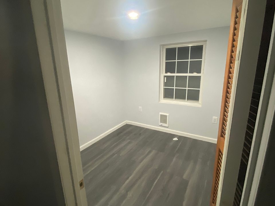 1st image of 361 E Poplar St