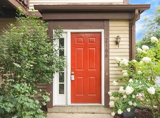 2166 Quail Run Dr, Kalamazoo, MI 49009