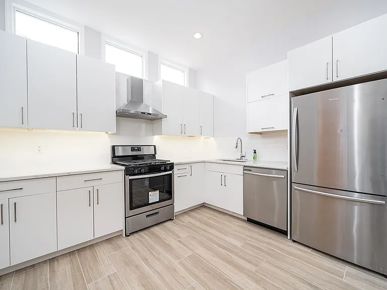 25 Helen St #1 — Photo 4