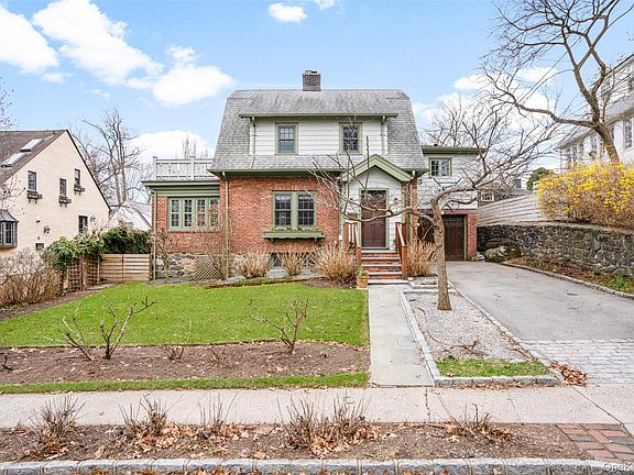 3rd image of 35 Wildwood Road