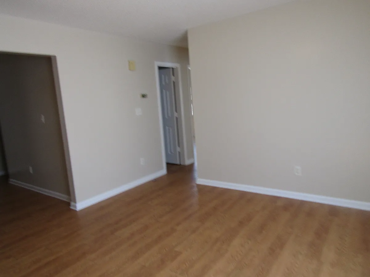 Building Photo - 208 Largo Ct